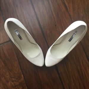 ‘BCBG Generation’ white heel shoe